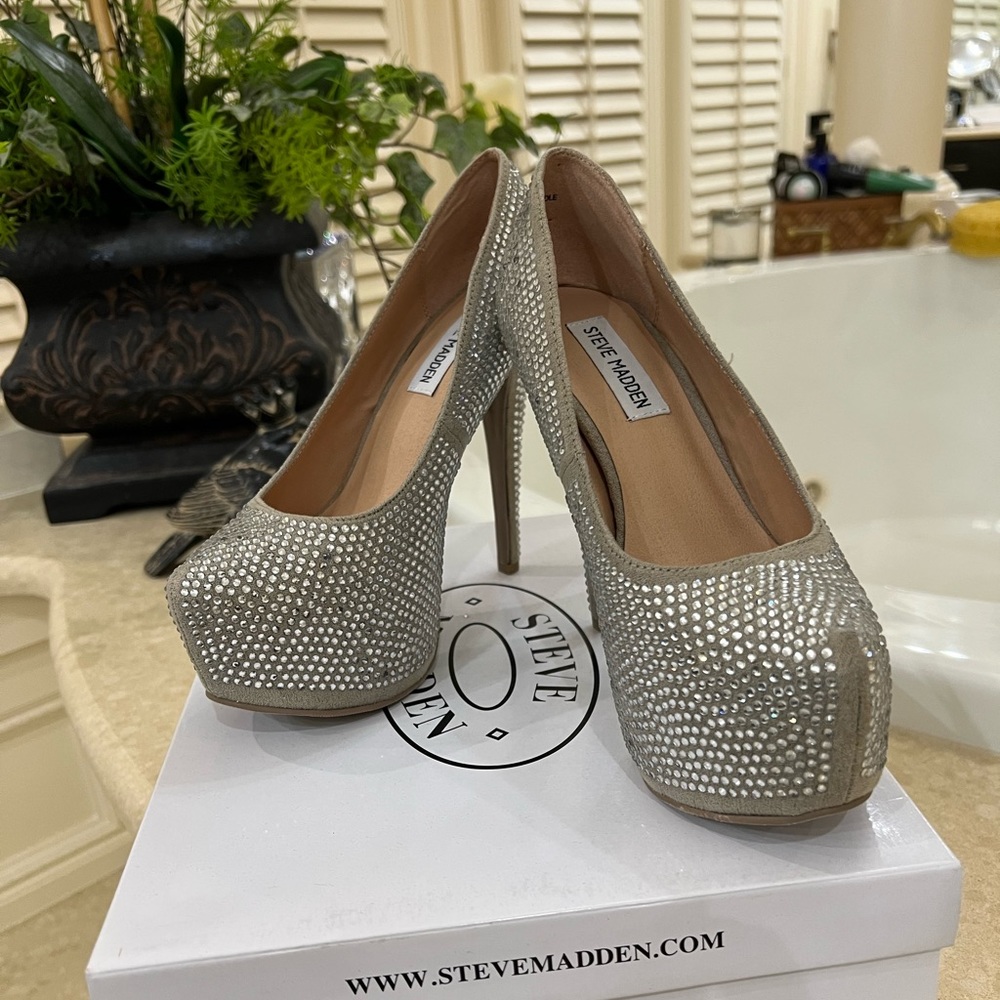 Steve Madden Damsel Pewter Rhinestone Heels NIB 7